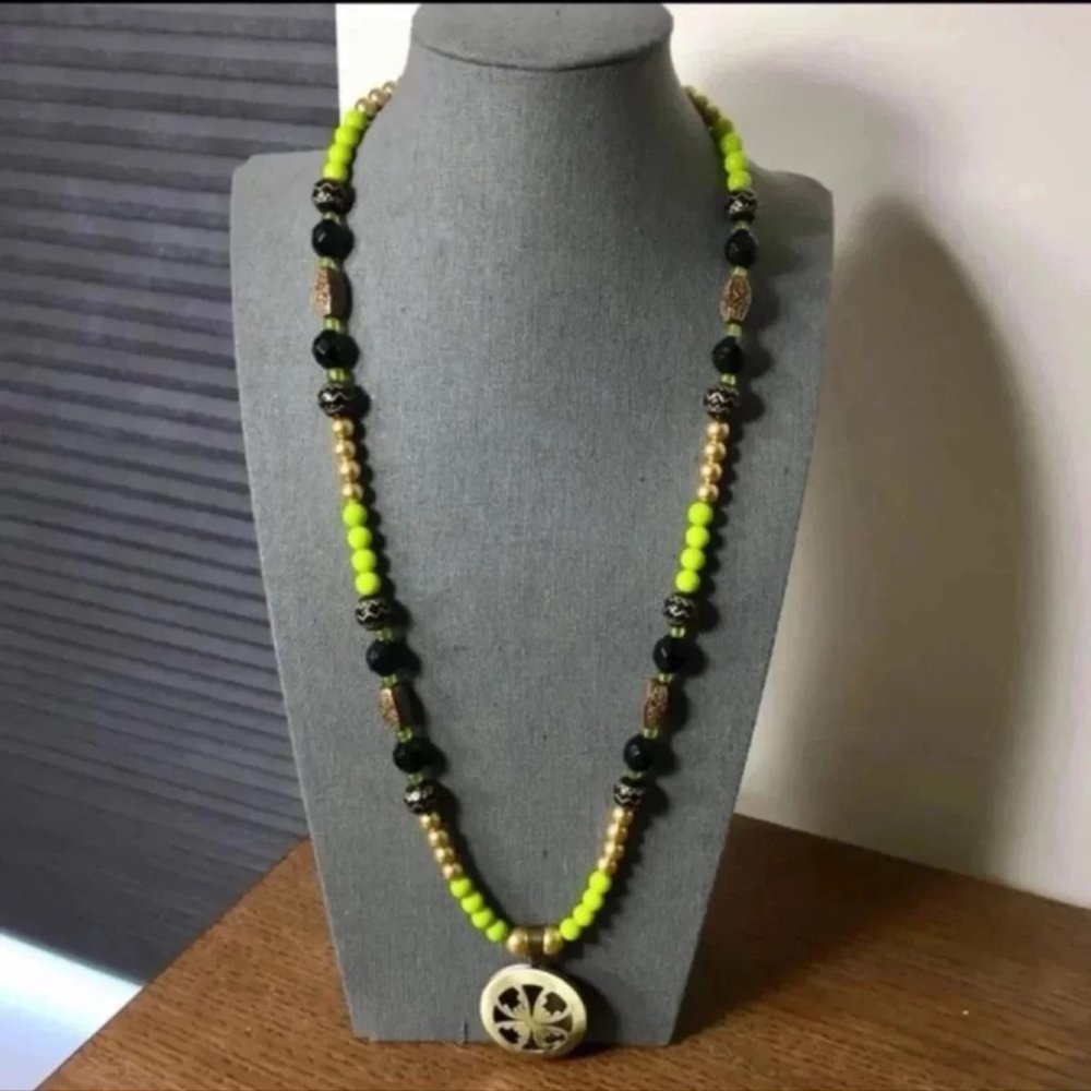 3/$25 ** Black and green beads necklace locket
